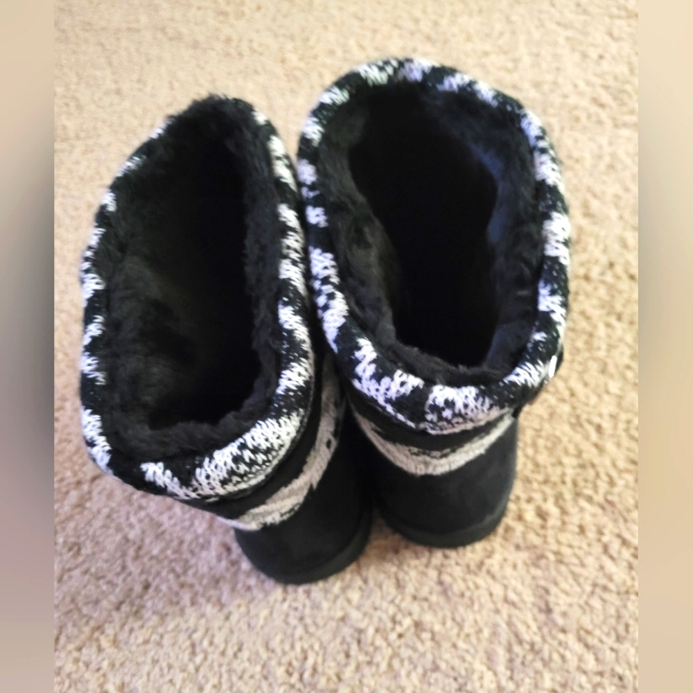 Boots - Picture 3 of 5
